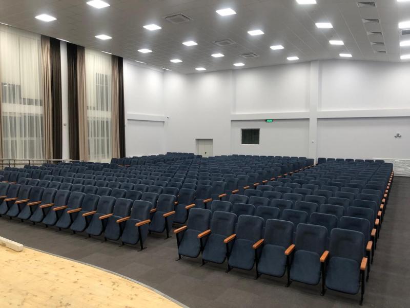 В 2-х двух актовых залах для СОШ № 104 г. Краснодара установили кресла В 2-х двух актовых залах для СОШ № 104 г. Краснодара установили кресла